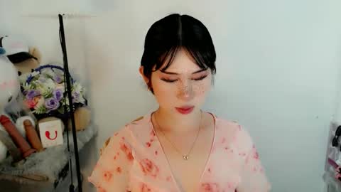 Snapshot of yourfavorateella chatting on November 21, 12:15 pm PrettyElla online show from November 21, 12:15 pm