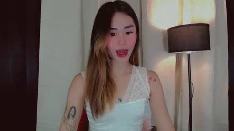 Snapshot of yourfavorateremi chatting on October 6, 4:32 am Remrem online show from October 6, 4:32 am