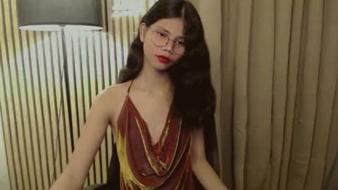 Snapshot of yourfavoratevivian chatting on November 13, 9:47 pm Vivian online show from November 13, 9:47 pm