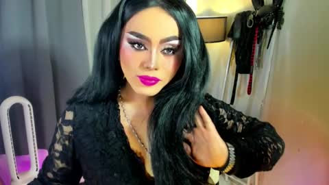 Snapshot of yourfiercemistress chatting on November 12, 11:25 pm not into STINGY and CHEAP people online show from November 12, 11:25 pm