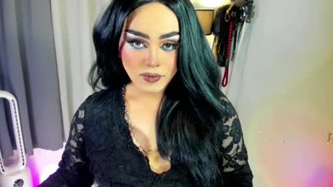 Snapshot of yourfiercemistress chatting on November 24, 11:37 pm not into STINGY and CHEAP people online show from November 24, 11:37 pm