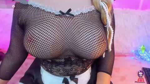 Snapshot of yourgirl11555 chatting on September 22, 8:38 am Liza online show from September 22, 8:38 am