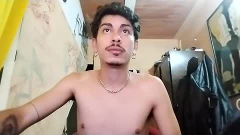 Snapshot of yourgodzeus chatting on February 17, 10:25 pm yourgodzeus online show from February 17, 10:25 pm