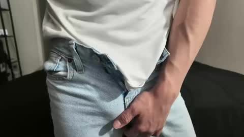 Snapshot of yourguuy21 chatting on December 19, 8:32 am yourguuy21 online show from December 19, 8:32 am