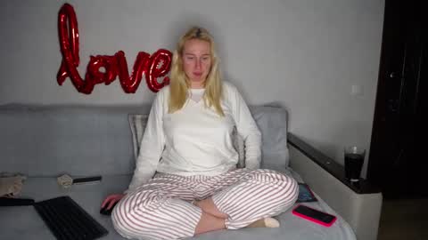 Snapshot of yourhotdream1 chatting on March 6, 11:09 pm Iamyourdream online show from March 6, 11:09 pm