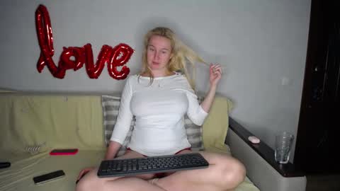 Snapshot of yourhotdream1 chatting on March 8, 7:20 pm Iamyourdream online show from March 8, 7:20 pm