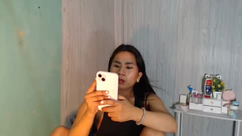Snapshot of yourhottie_winxxx chatting on May 9, 1:00 am Mauie online show from May 9, 1:00 am
