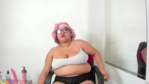 Snapshot of yourlittlewife chatting on October 7, 10:45 am yourlittlewife online show from October 7, 10:45 am