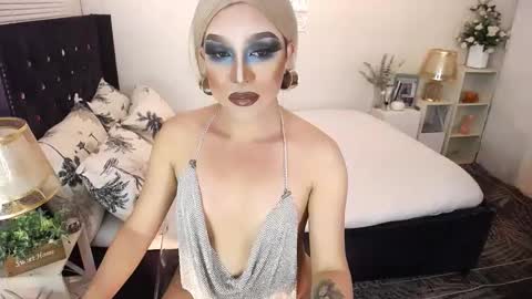 Snapshot of yourlivingonurdream chatting on November 9, 7:17 am -- online show from November 9, 7:17 am