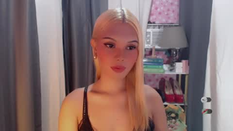 Snapshot of yourlovekylie chatting on July 7, 6:38 am KYLIE MORE online show from July 7, 6:38 am
