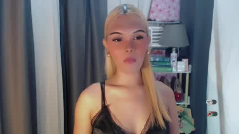 Snapshot of yourlovekylie chatting on July 20, 10:39 am KYLIE MORE online show from July 20, 10:39 am