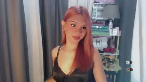 Snapshot of yourlovekylie chatting on July 25, 1:08 pm KYLIE MORE online show from July 25, 1:08 pm