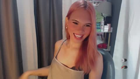 Snapshot of yourlovekylie chatting on July 27, 1:51 pm KYLIE MORE online show from July 27, 1:51 pm
