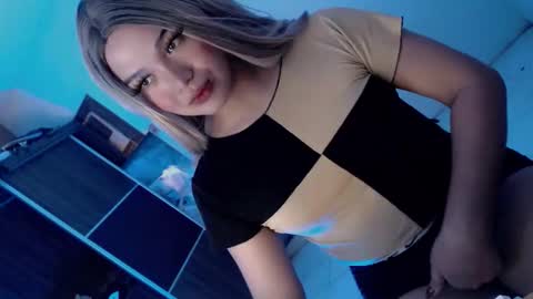 Snapshot of yourlovingpearl chatting on September 23, 2:25 am PEARL online show from September 23, 2:25 am