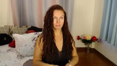 Snapshot of yourmysterycharm chatting on February 23, 5:01 am yourmysterycharm online show from February 23, 5:01 am