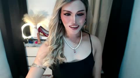 TIFFANY SUCKING QUEEN online show from June 24, 7:13 pm