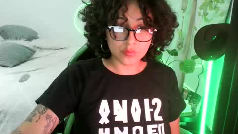 Snapshot of yourownerserena chatting on December 2, 2:50 am Serena online show from December 2, 2:50 am