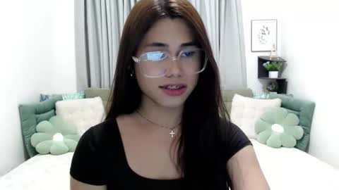 yourprettyblythe_ts online show from December 22, 8:33 am