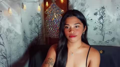 yourqueen_19 online show from May 9, 6:35 pm