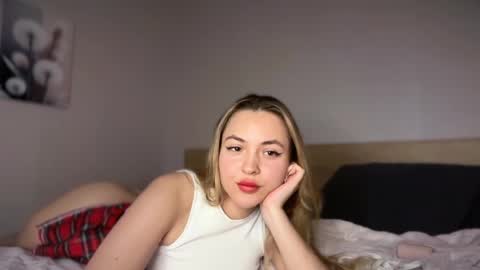 yourrarebunny online show from May 6, 8:25 pm