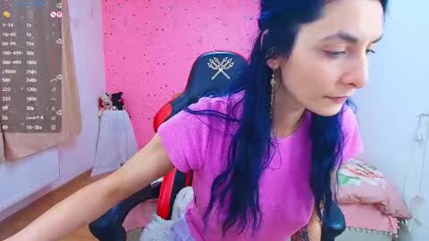 Snapshot of yours_lisa chatting on January 11, 7:52 pm online show from January 11, 7:52 pm