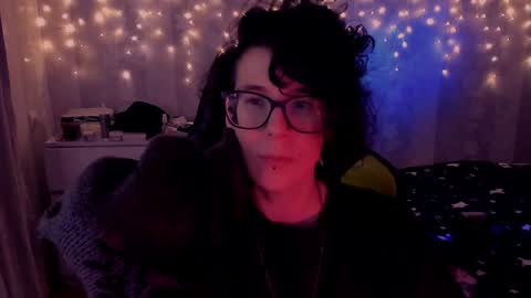 Snapshot of yourscosmic chatting on January 16, 11:06 pm Yours Cosmic online show from January 16, 11:06 pm