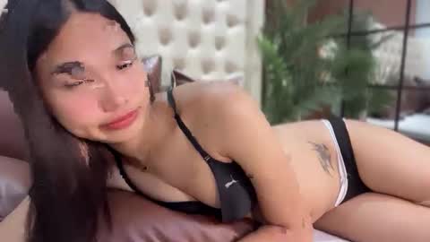 yoursluttyashxx online show from January 6, 4:43 pm