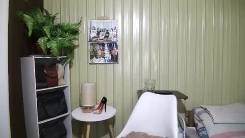 yoursubmissive_larah online show from April 28, 6:40 am
