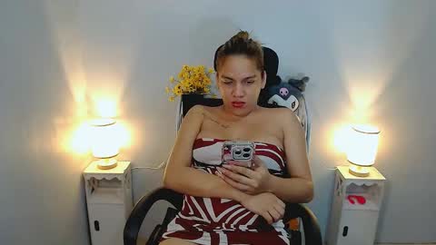 Snapshot of yoursweetangelxxx chatting on February 5, 7:07 am YourDreamgirl online show from February 5, 7:07 am