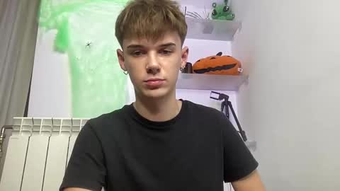 Snapshot of yoursweetyguy chatting on October 28, 3:25 pm yoursweetyguy online show from October 28, 3:25 pm