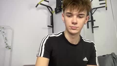 Snapshot of yoursweetyguy chatting on November 10, 4:17 pm yoursweetyguy online show from November 10, 4:17 pm