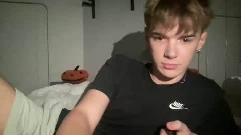 Snapshot of yoursweetyguy chatting on December 17, 3:18 pm yoursweetyguy online show from December 17, 3:18 pm