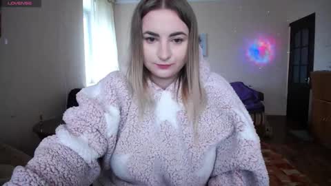 Snapshot of yourswetiegirl chatting on November 19, 11:10 am Sofia online show from November 19, 11:10 am