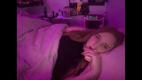 Snapshot of yourthickgingergoddess chatting on December 19, 2:56 am yourthickgingergoddess online show from December 19, 2:56 am