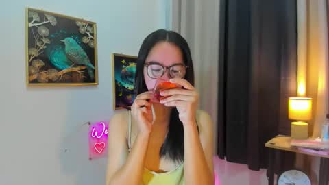 yourtinybunny online show from May 28, 10:01 am