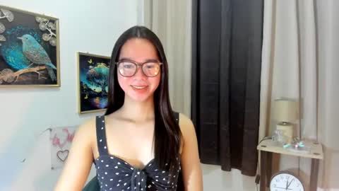 yourtinybunny online show from July 5, 9:38 am