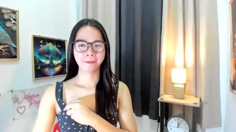 yourtinybunny online show from July 28, 11:05 am