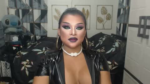 Snapshot of yourtrannyqueenxxx chatting on September 15, 11:16 pm Anastacia Grey online show from September 15, 11:16 pm