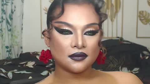 Snapshot of yourtrannyqueenxxx chatting on November 5, 10:43 pm Anastacia Grey online show from November 5, 10:43 pm