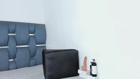 Snapshot of yourwife_anna chatting on October 20, 10:27 am yourwife_anna online show from October 20, 10:27 am