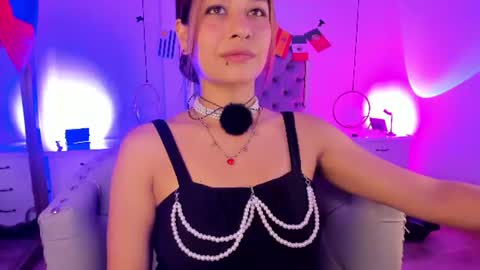 Snapshot of yourwishisme_val chatting on June 25, 7:51 pm Val online show from June 25, 7:51 pm
