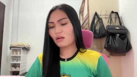 yrdrmgrl_jennie26 online show from February 17, 7:20 pm