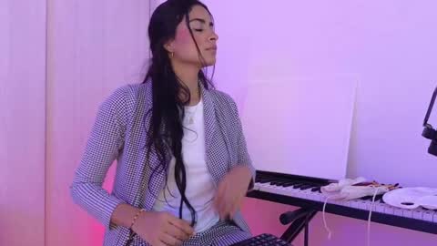 Yurani online show from December 14, 2:01 am
