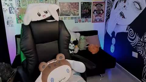    rawr   Anne Independent model      online show from September 13, 5:57 pm