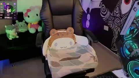    rawr   Anne Independent model      online show from November 10, 7:24 pm