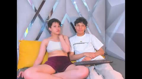 Yui  Rin online show from December 3, 2:30 am