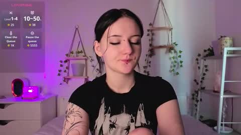 Ellie online show from March 18, 8:39 am