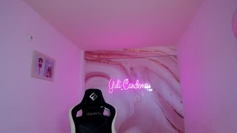 Snapshot of yuli_cardona_ chatting on November 10, 6:51 pm Yuliet online show from November 10, 6:51 pm