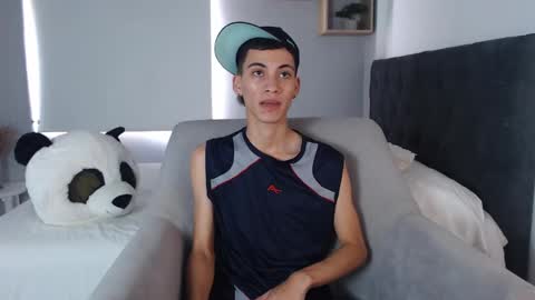 yulian_vasquez online show from March 9, 6:21 pm