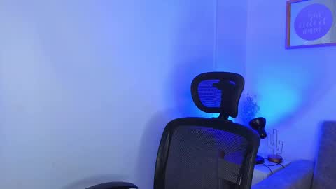 yulian_vasquez online show from September 18, 12:18 pm